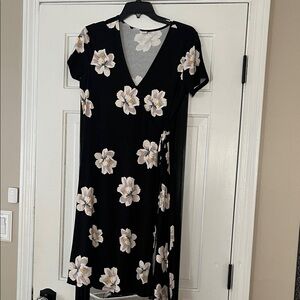 Old navy Floral faux Black Wrap Dress size small